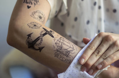 Le tatouage ancre pour voguer sur les océans