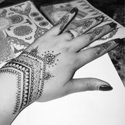 Tatouage éphémère temporaire henné parure dentelle bijoux